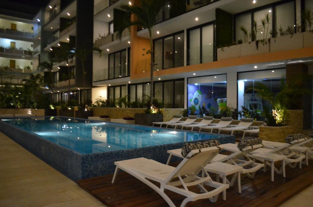 The City Luxury Suites Playa del Carmen Exteriör bild