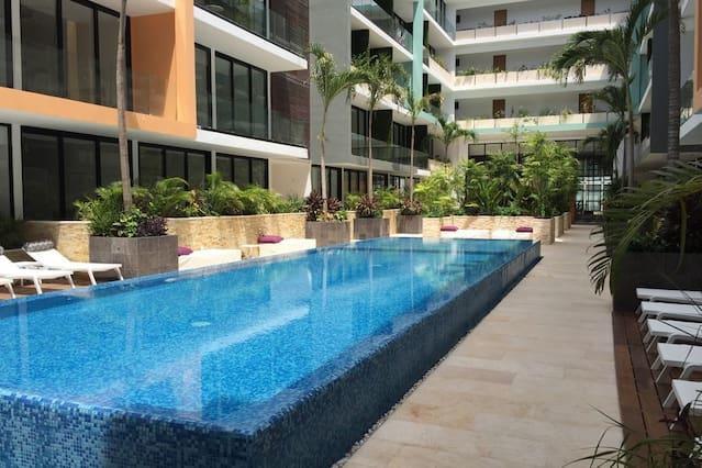 The City Luxury Suites Playa del Carmen Exteriör bild